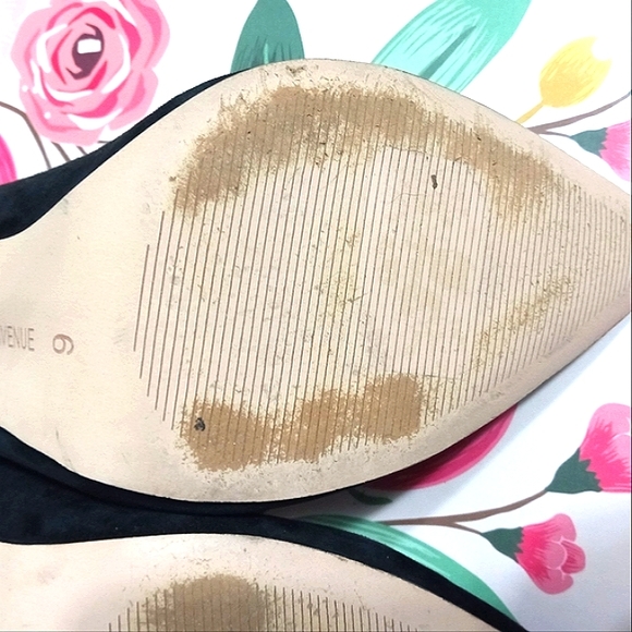 SOLD!!!Vintage Saks fifth avenue black suede pumps - Picture 5 of 14